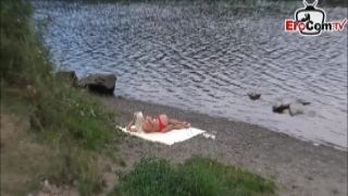 Fremde deutsche Teen öffentlich am See Outdoor gefickt